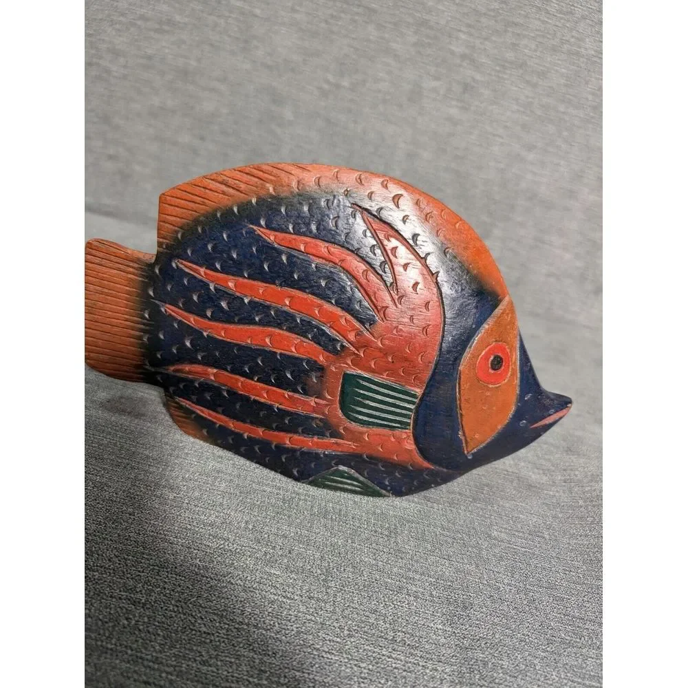Pair‎ Of Hand Carved Wooden Fish Figures 10